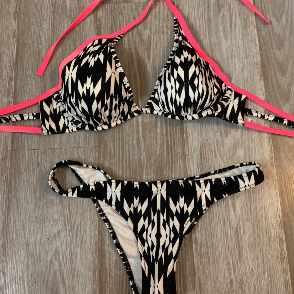 Victoria’s Secret bikini set